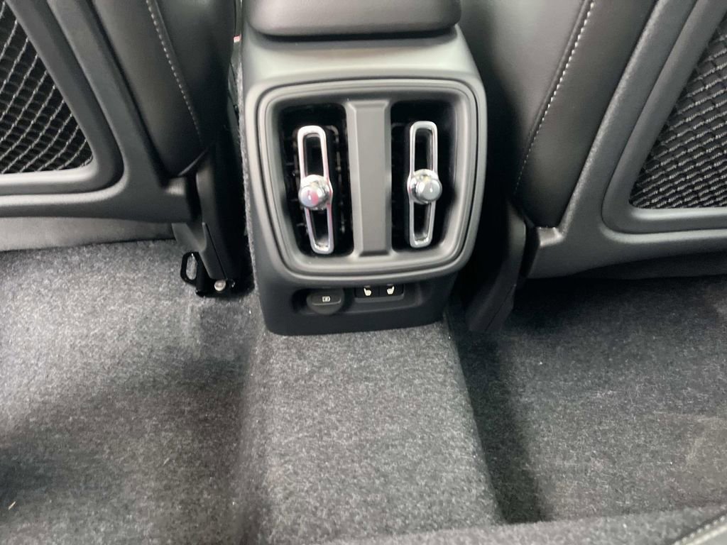 New 2026 Volvo XC40 B4 Core w/ Climate Package image 17
