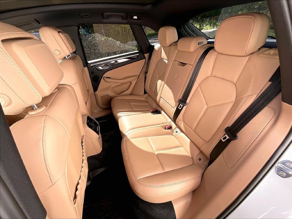 Certified 2023 Porsche Macan AWD/4WD image 22