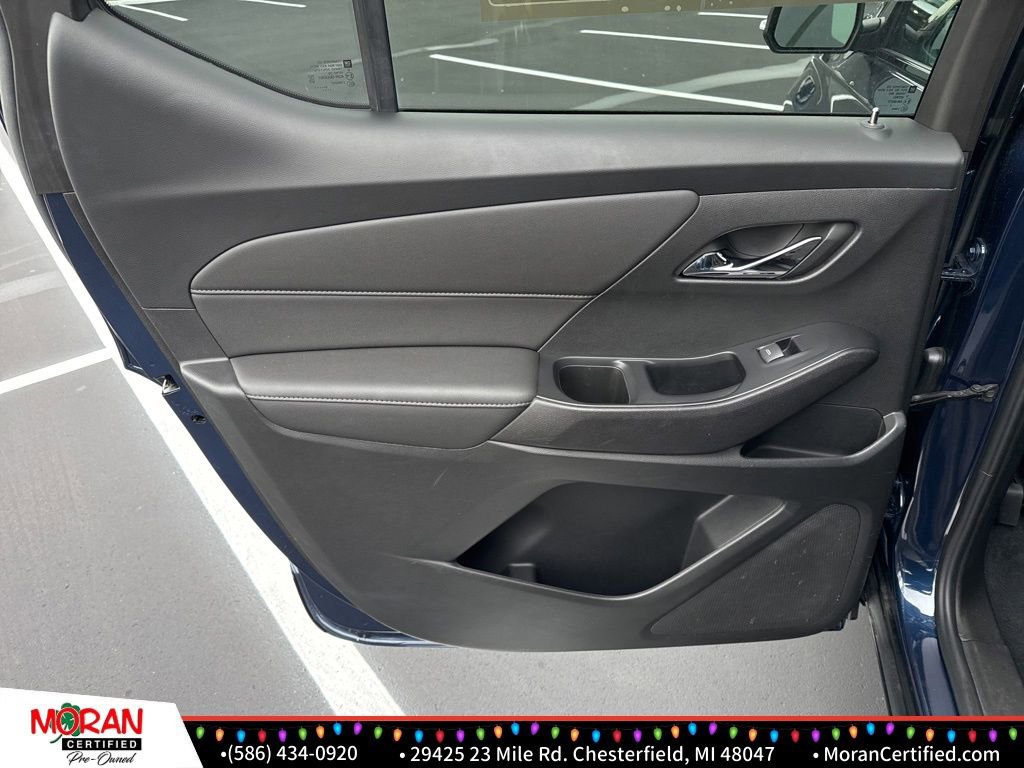 Used 2023 Chevrolet Traverse LT w/ Midnight/Sport Edition image 25