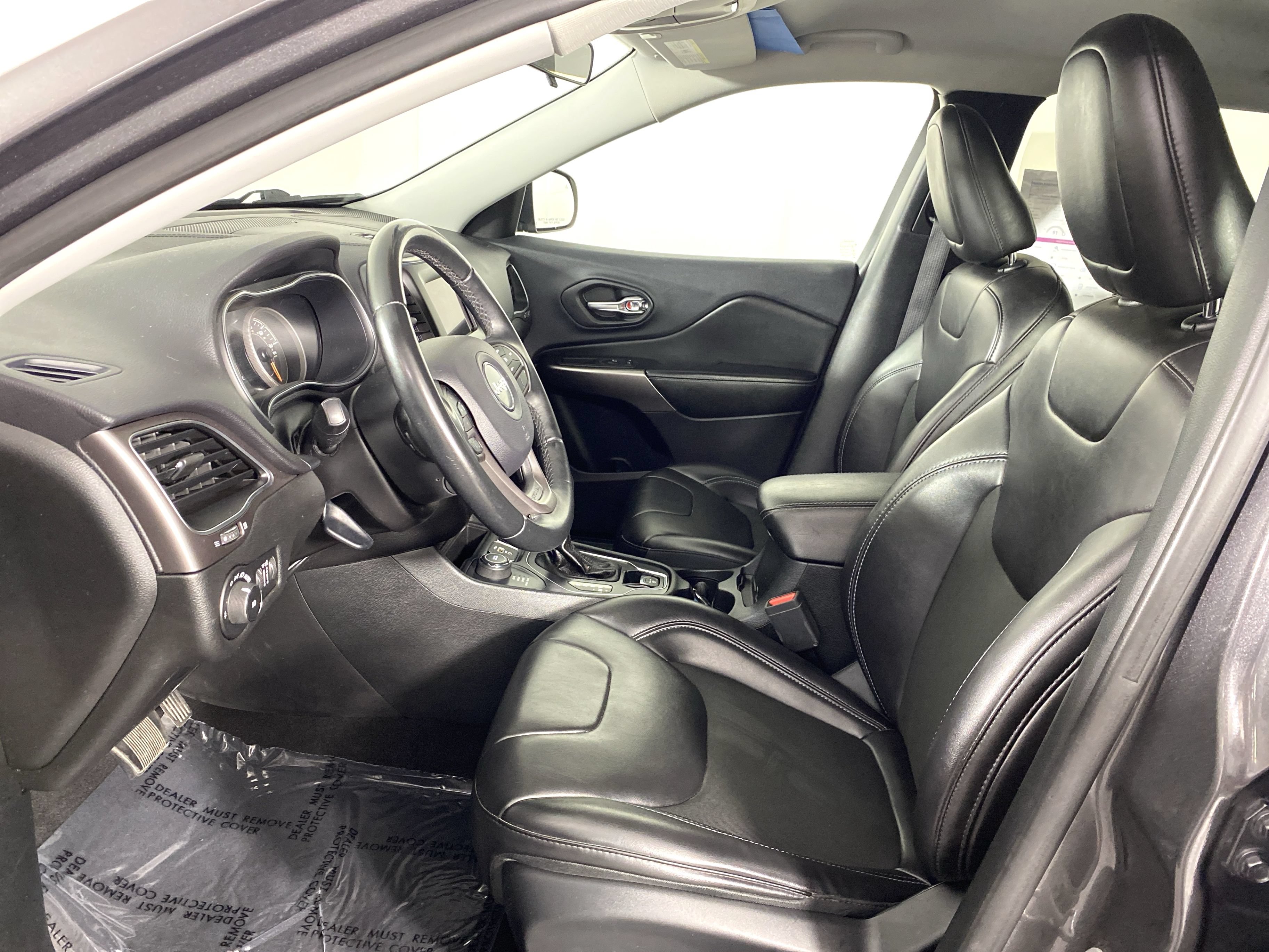 Used 2019 Jeep Cherokee Latitude Plus AWD/4WD image 14