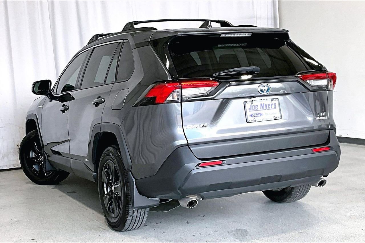 Used 2021 Toyota RAV4 XLE w/ Convenience Package image 10