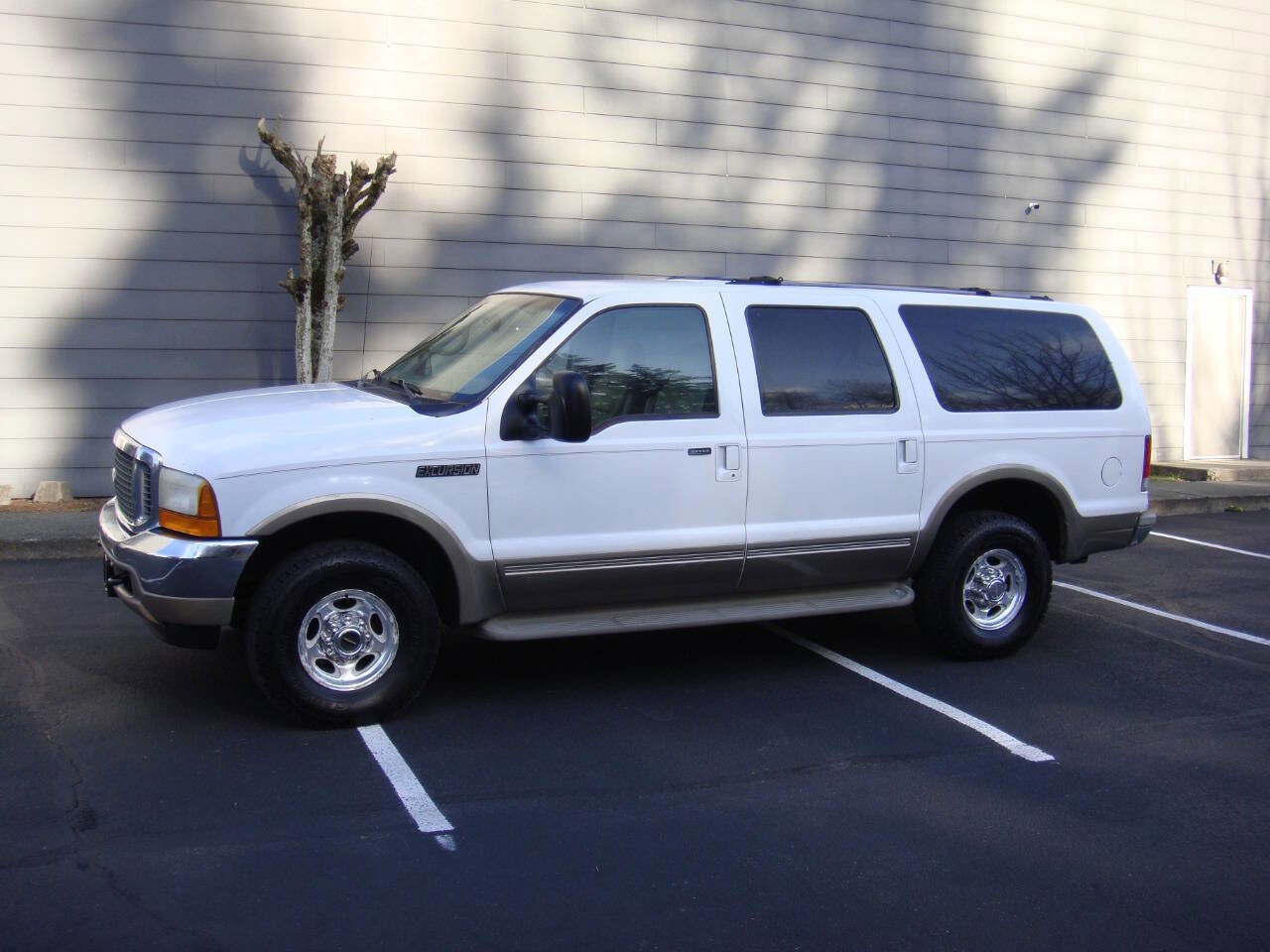 Used 2001 Ford Excursion Limited image 1