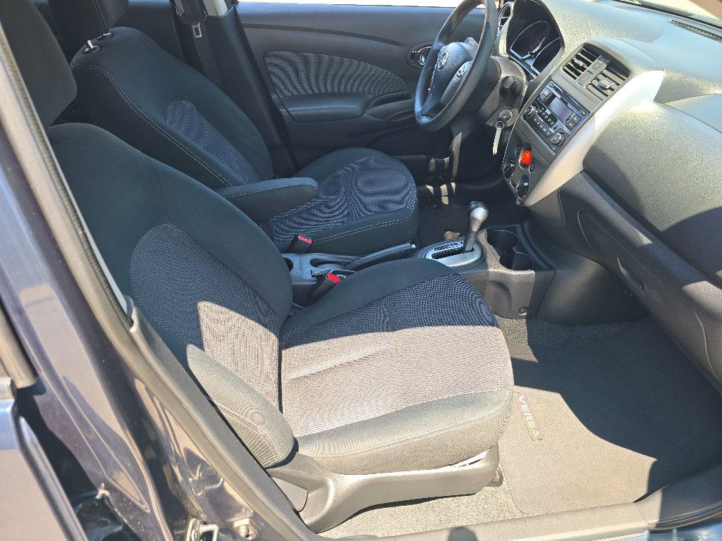 Used 2015 Nissan Versa SV FWD image 17