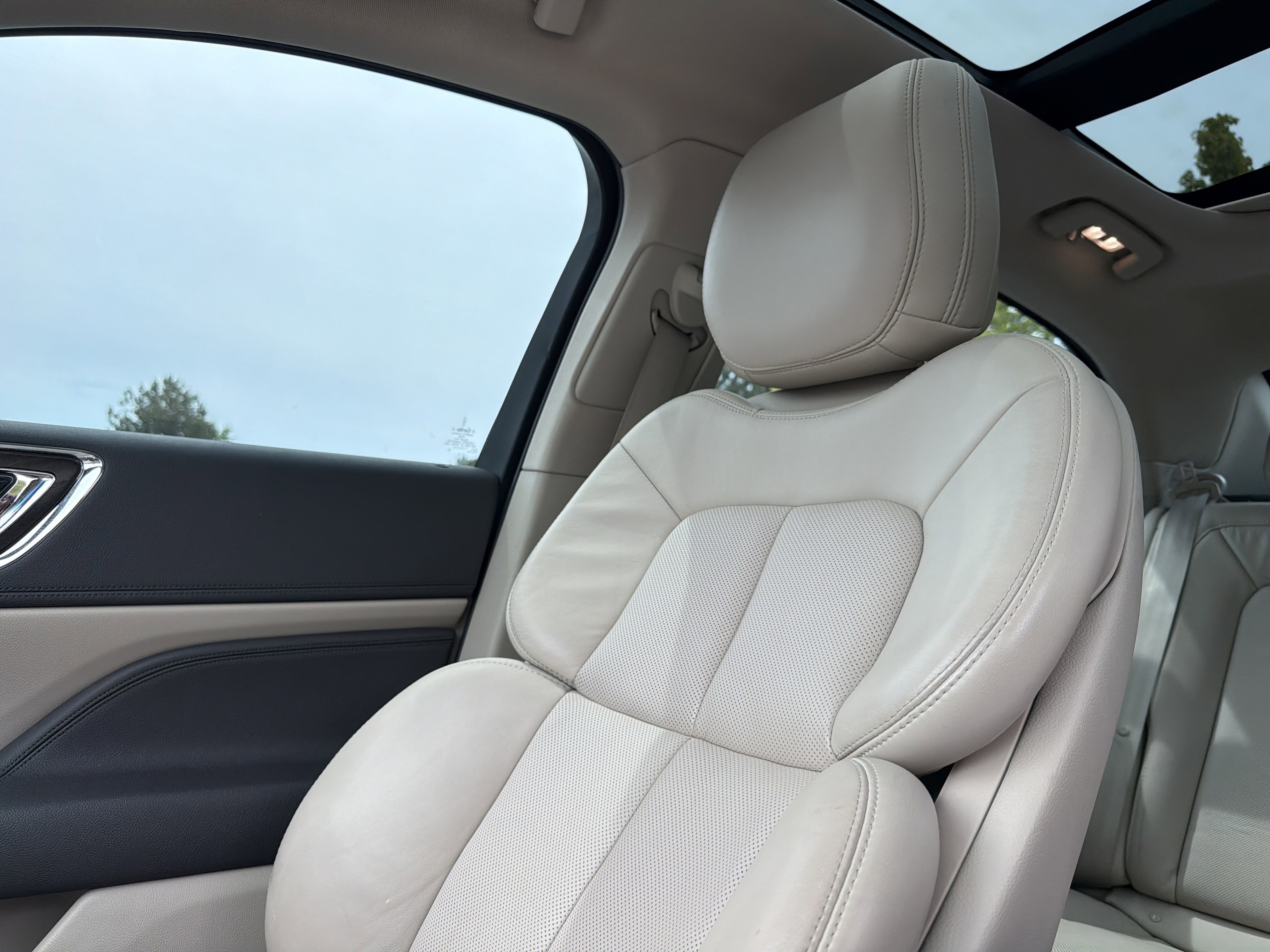 Used 2019 Lincoln Continental Select FWD image 23