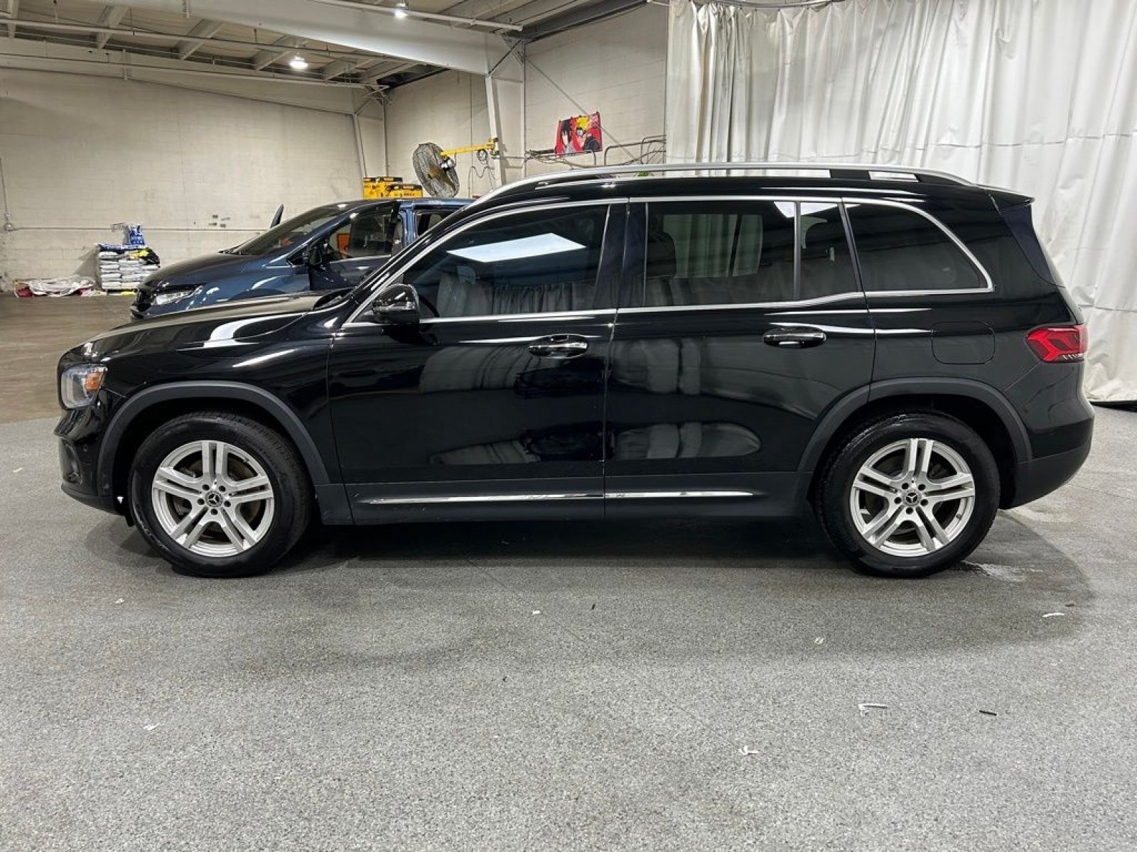 Used 2022 Mercedes-Benz GLB 250 4MATIC image 4