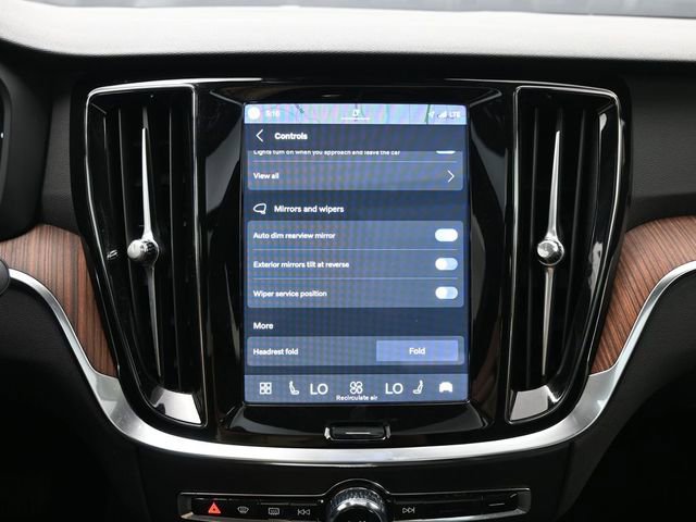 Used 2025 Volvo S60 B5 Plus image 18