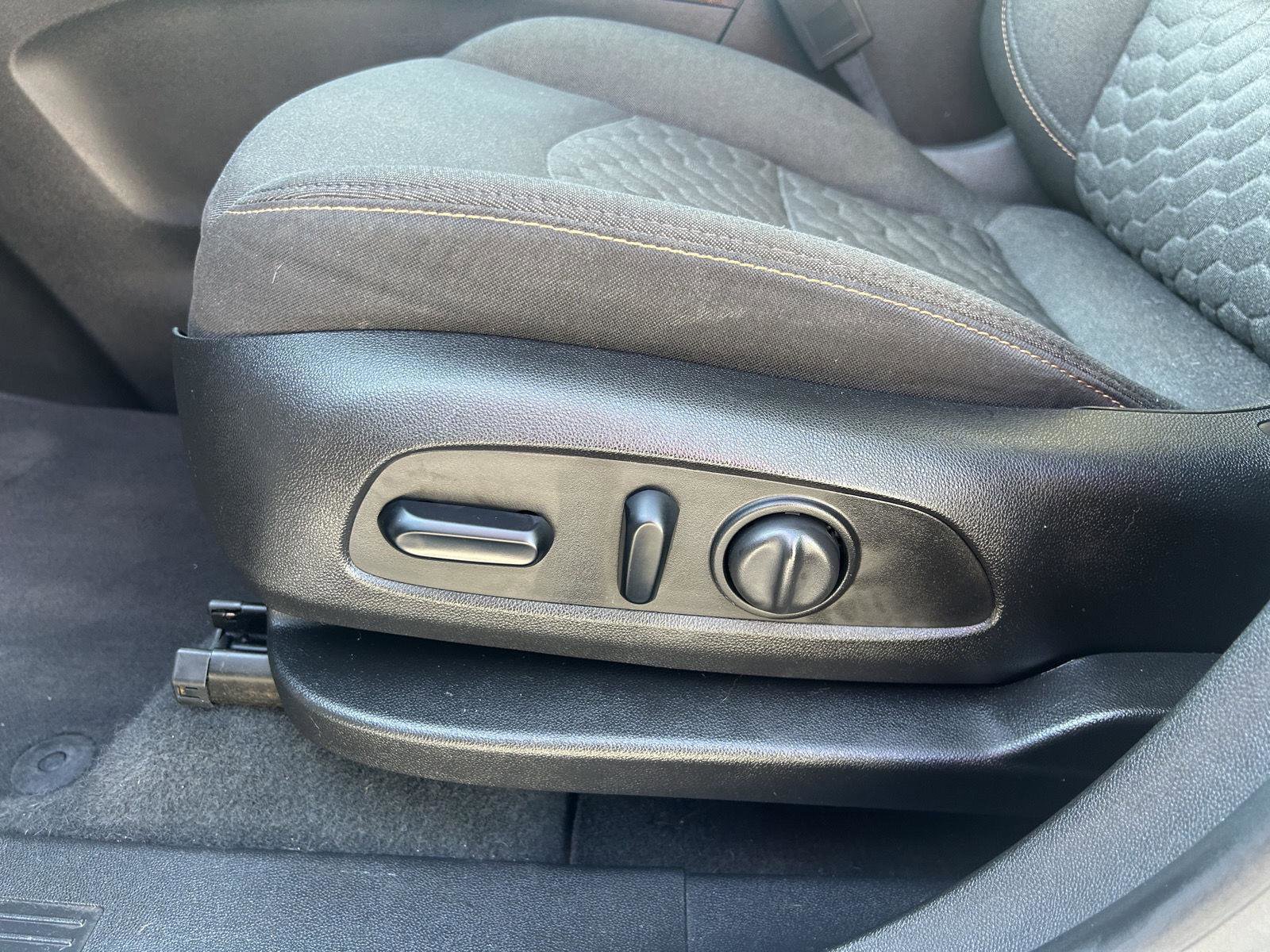 Used 2018 Chevrolet Equinox LT image 15