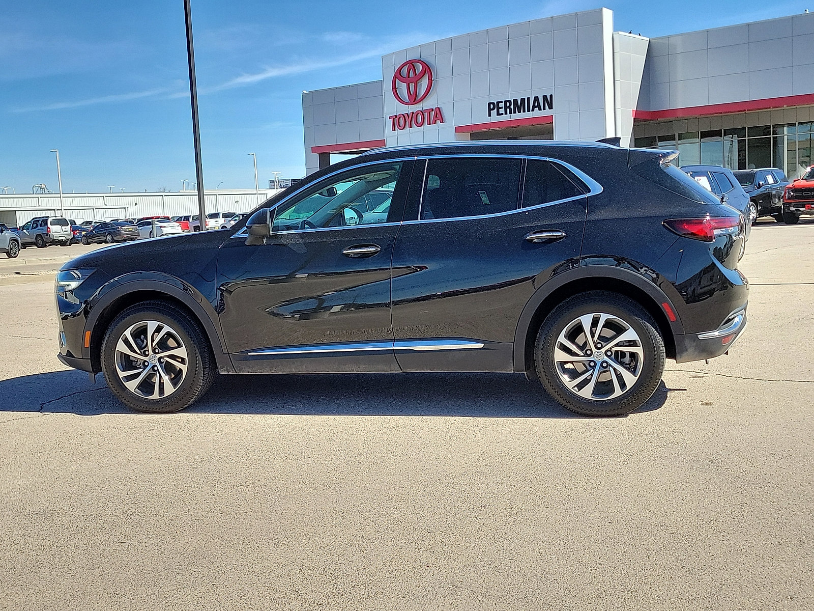Used 2023 Buick Envision Essence image 2