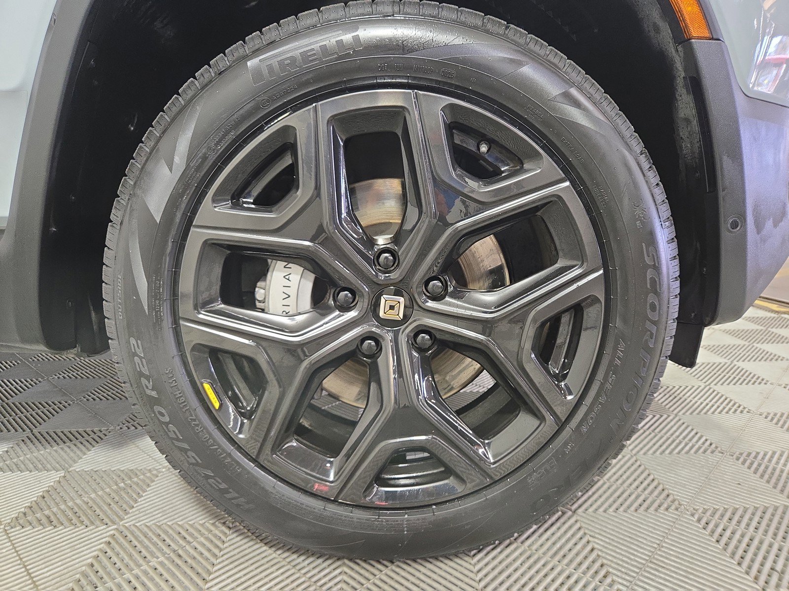 Used 2024 Rivian R1S Adventure AWD/4WD image 11