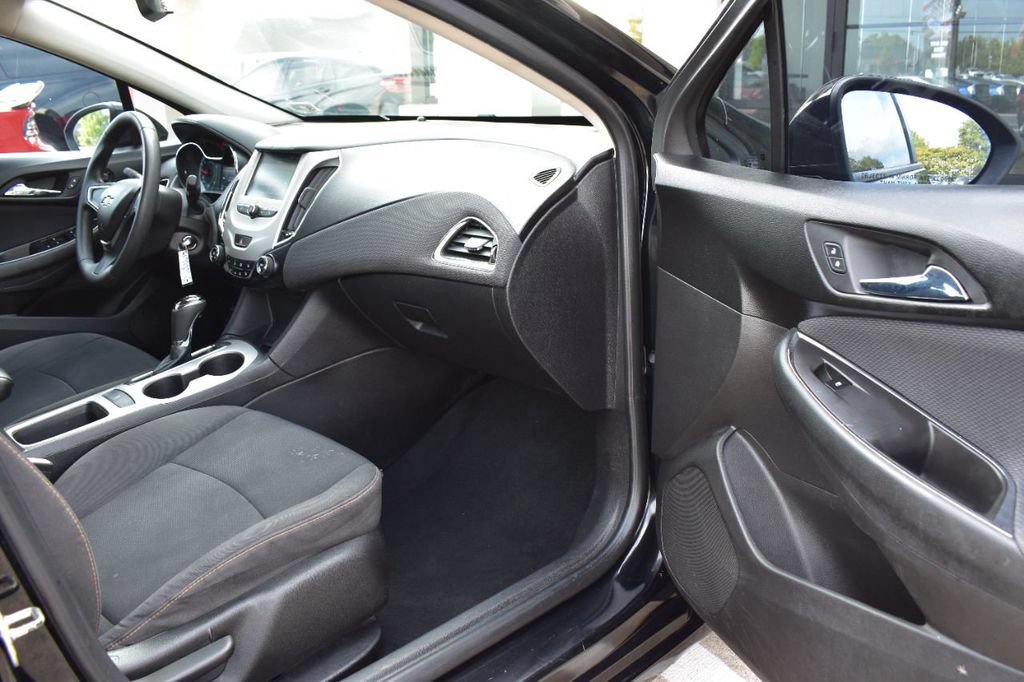 Used 2017 Chevrolet Cruze LS FWD image 18