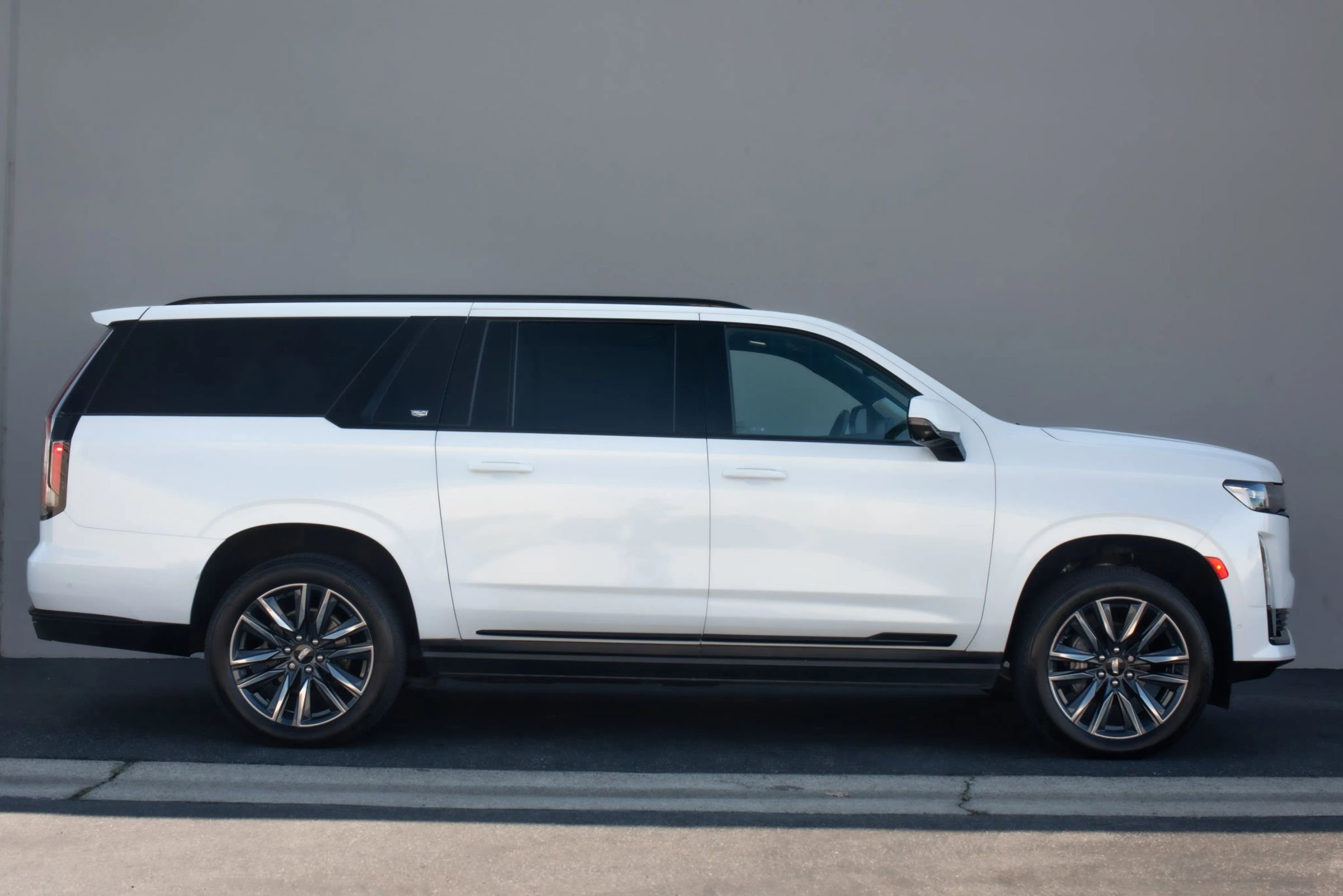 Used 2022 Cadillac Escalade ESV Sport Platinum image 7