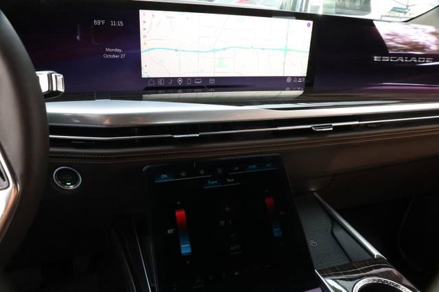 Used 2025 Cadillac Escalade Premium Luxury image 18