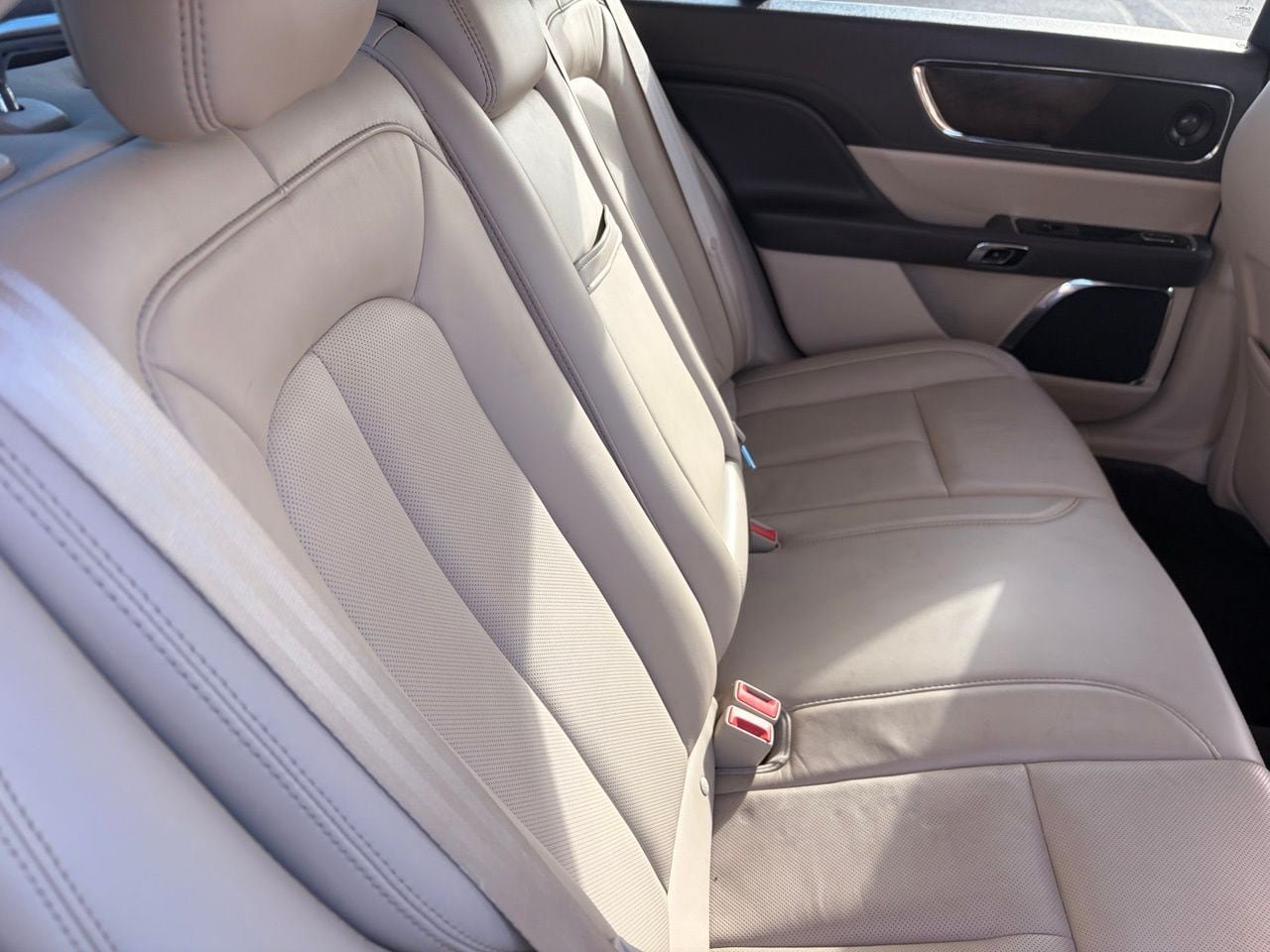 Used 2017 Lincoln Continental Select FWD image 15