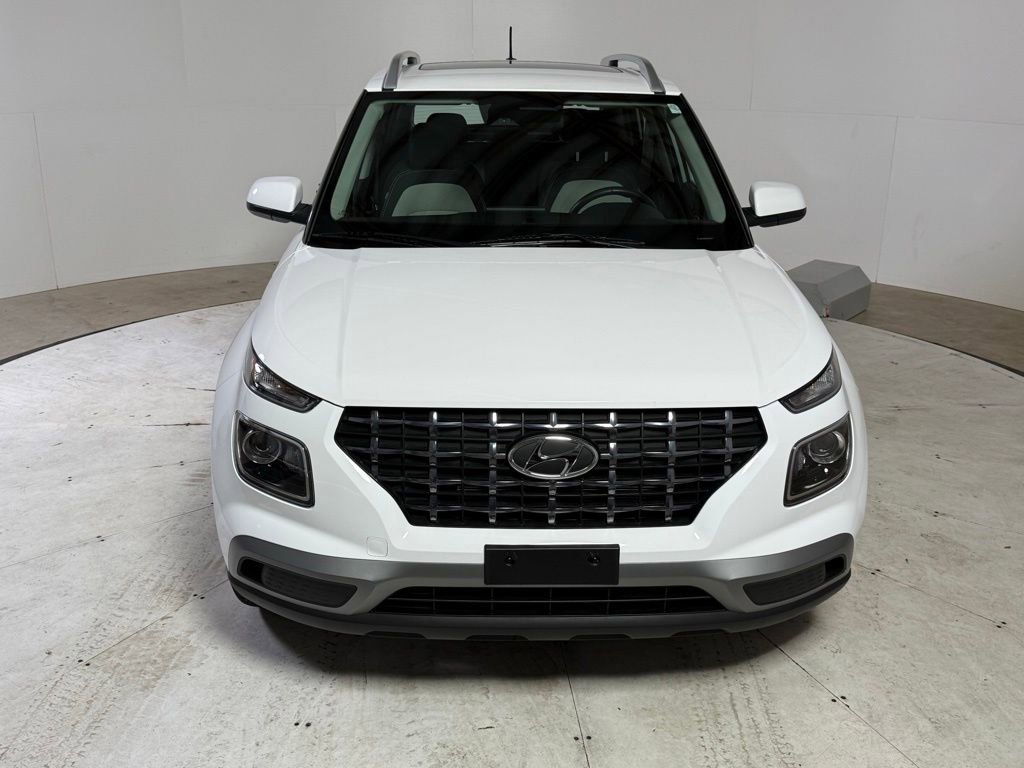 Used 2023 Hyundai Venue SEL FWD image 2