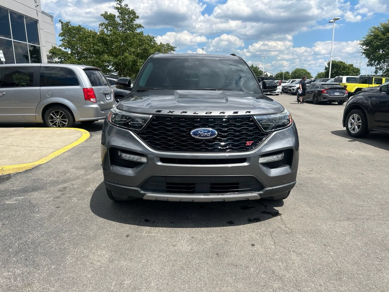 Used 2021 Ford Explorer Limited w/ Equipment Group 301A AWD/4WD image 8