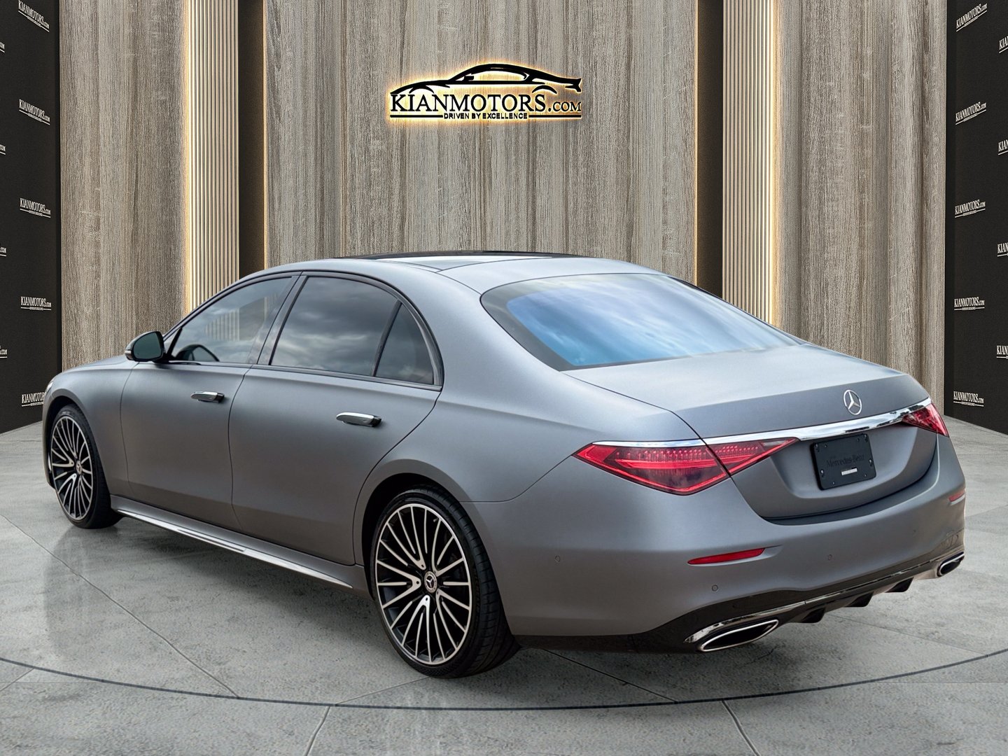 Used 2023 Mercedes-Benz S 500 4MATIC w/ AMG Line image 5