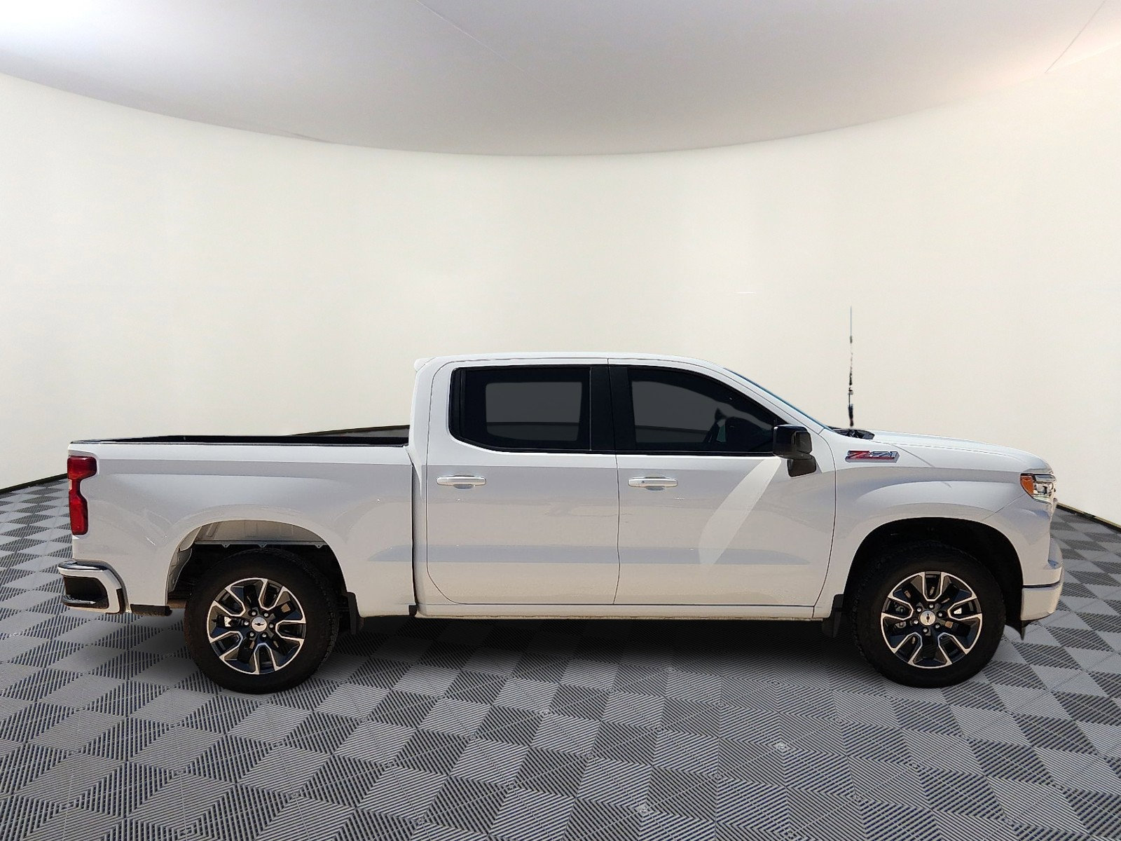 Used 2024 Chevrolet Silverado 1500 RST w/ Z71 Off-Road Package image 5