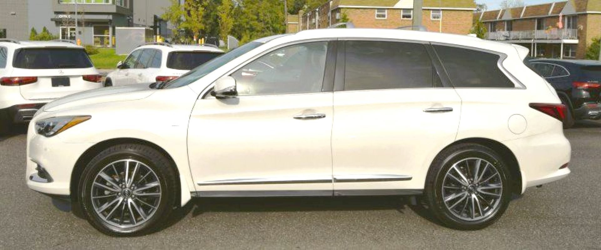 Used 2020 INFINITI QX60 Luxe w/ Sensory Package AWD/4WD image 5