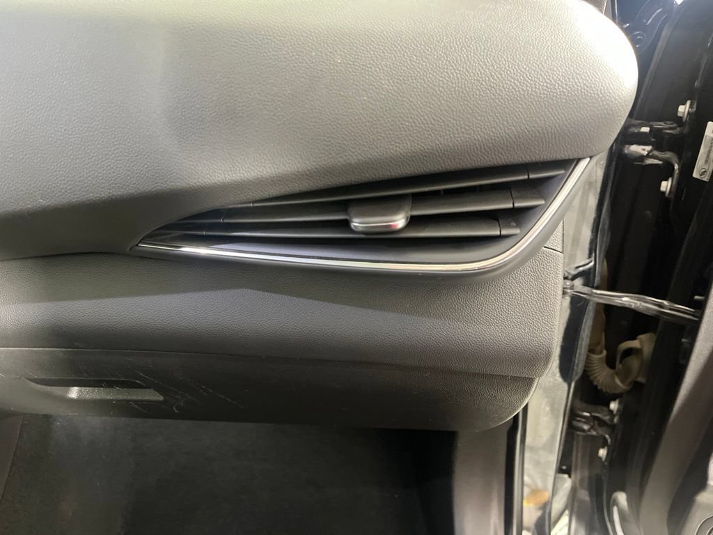Certified 2022 Buick Envision Essence w/ Technology Package I FWD image 19