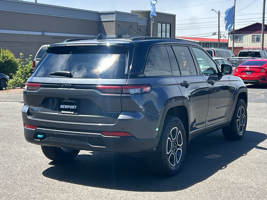 Used 2022 Jeep Grand Cherokee Trailhawk w/ Advanced Protech Group II AWD/4WD image 7
