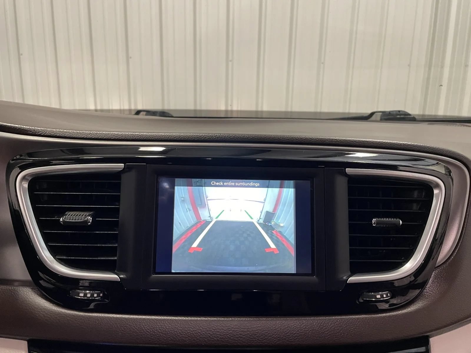Used 2018 Chrysler Pacifica LX FWD image 28