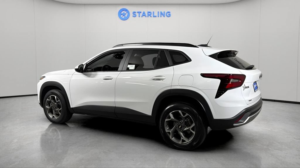Certified 2025 Chevrolet Trax LT w/ Driver Confidence Package FWD image 5