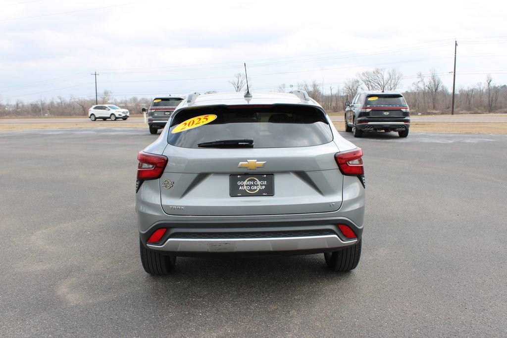 Used 2025 Chevrolet Trax LT image 8