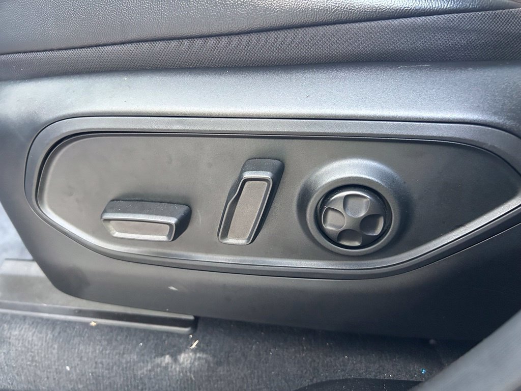 Used 2025 Jeep Grand Cherokee L Altitude RWD image 17