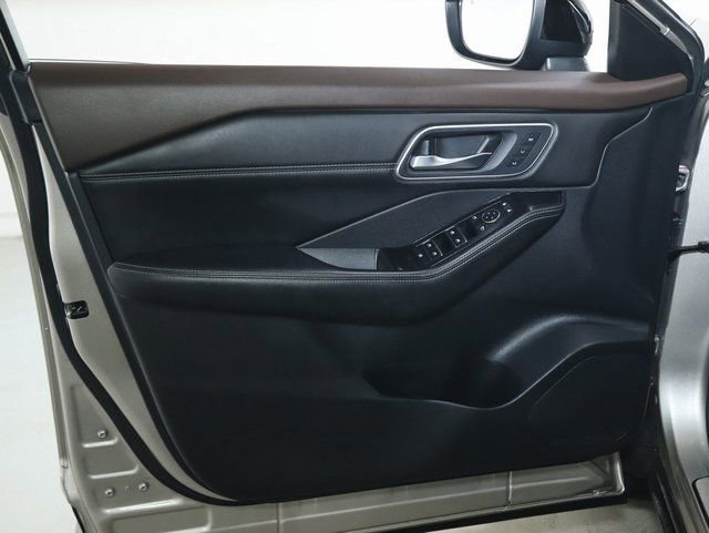 Used 2022 Nissan Rogue Platinum w/ Head-Up Display Package image 16