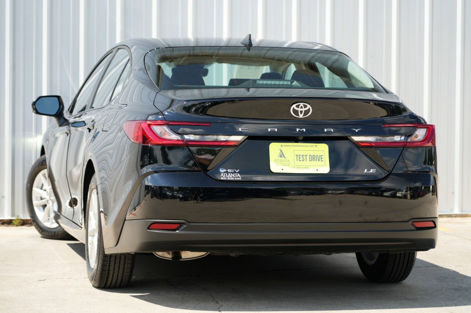 Used 2025 Toyota Camry LE w/ Convenience Package image 4