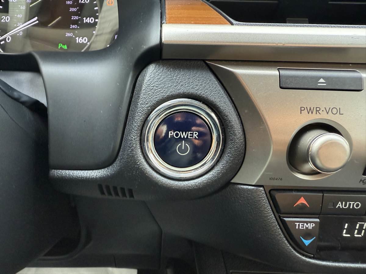 Used 2015 Lexus ES 300h image 22