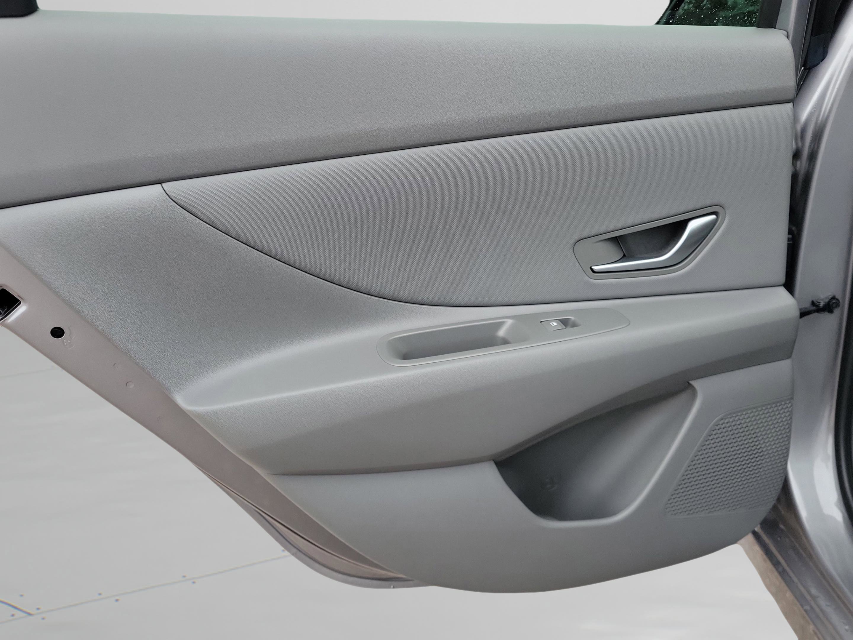 Certified 2025 Hyundai Elantra Sport image 9