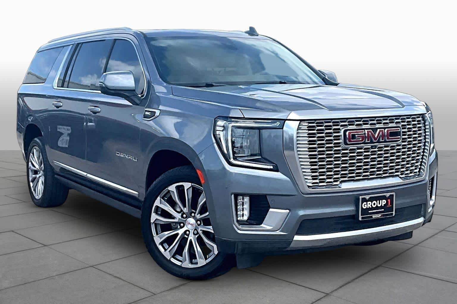 Used 2021 GMC Yukon XL Denali w/ Denali Premium Package RWD image 3