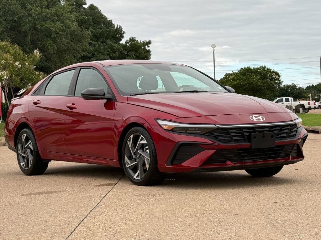 Used 2025 Hyundai Elantra Sport FWD image 1