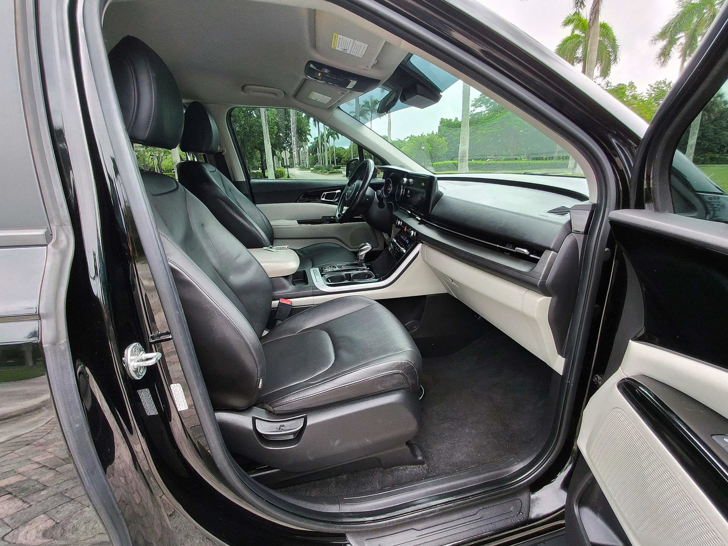 Used 2022 Kia Carnival EX FWD image 42