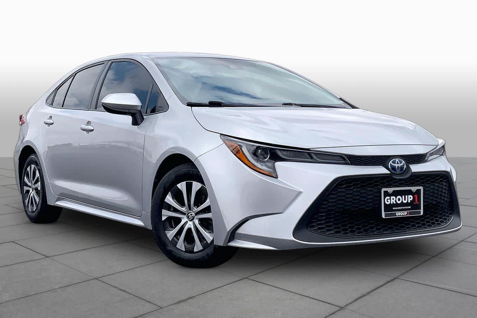 Used 2022 Toyota Corolla LE FWD image 3