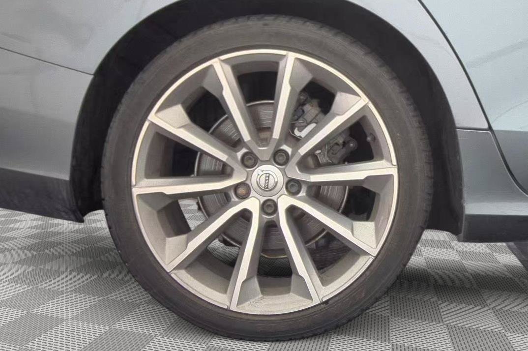 Used 2020 Volvo S60 T5 Momentum FWD image 3