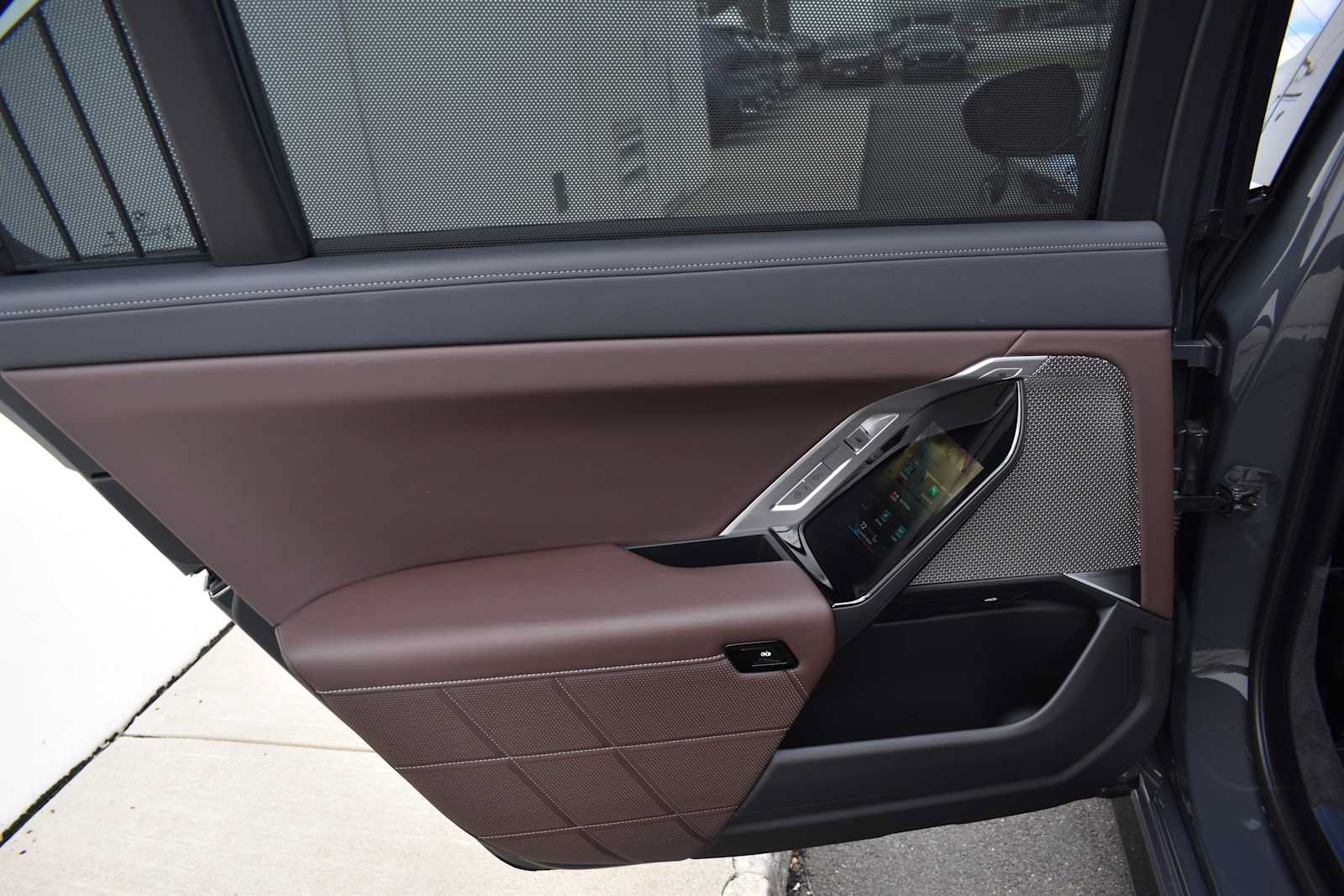 Used 2024 BMW i7 xDrive60 w/ Executive Package AWD/4WD image 14