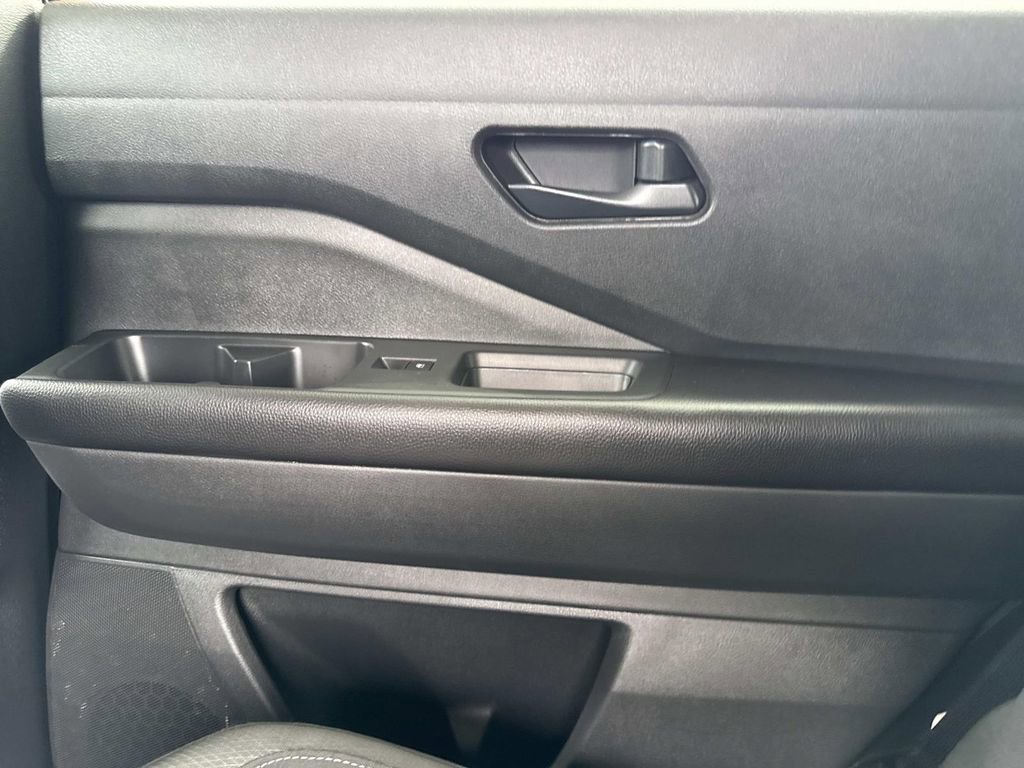 Certified 2024 Nissan Pathfinder SV image 16