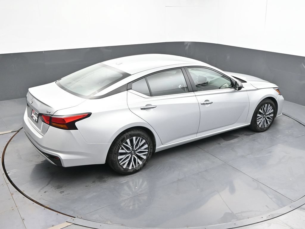 Used 2024 Nissan Altima 2.5 SV FWD image 23