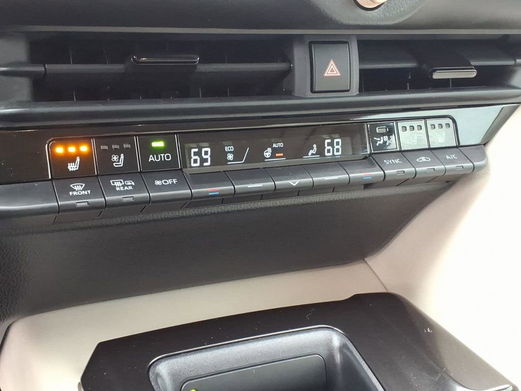 Used 2025 Toyota Crown Limited w/ Advanced Technology Package image 22