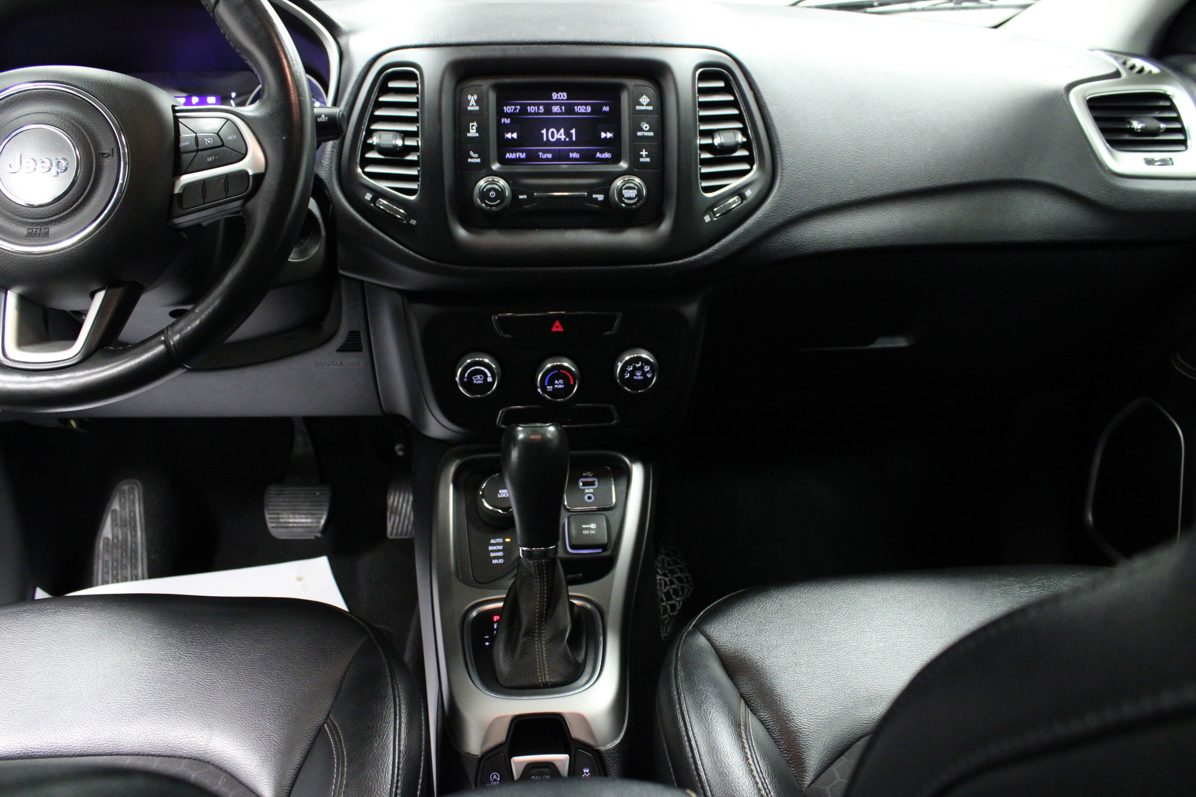Used 2018 Jeep Compass Latitude AWD/4WD image 18