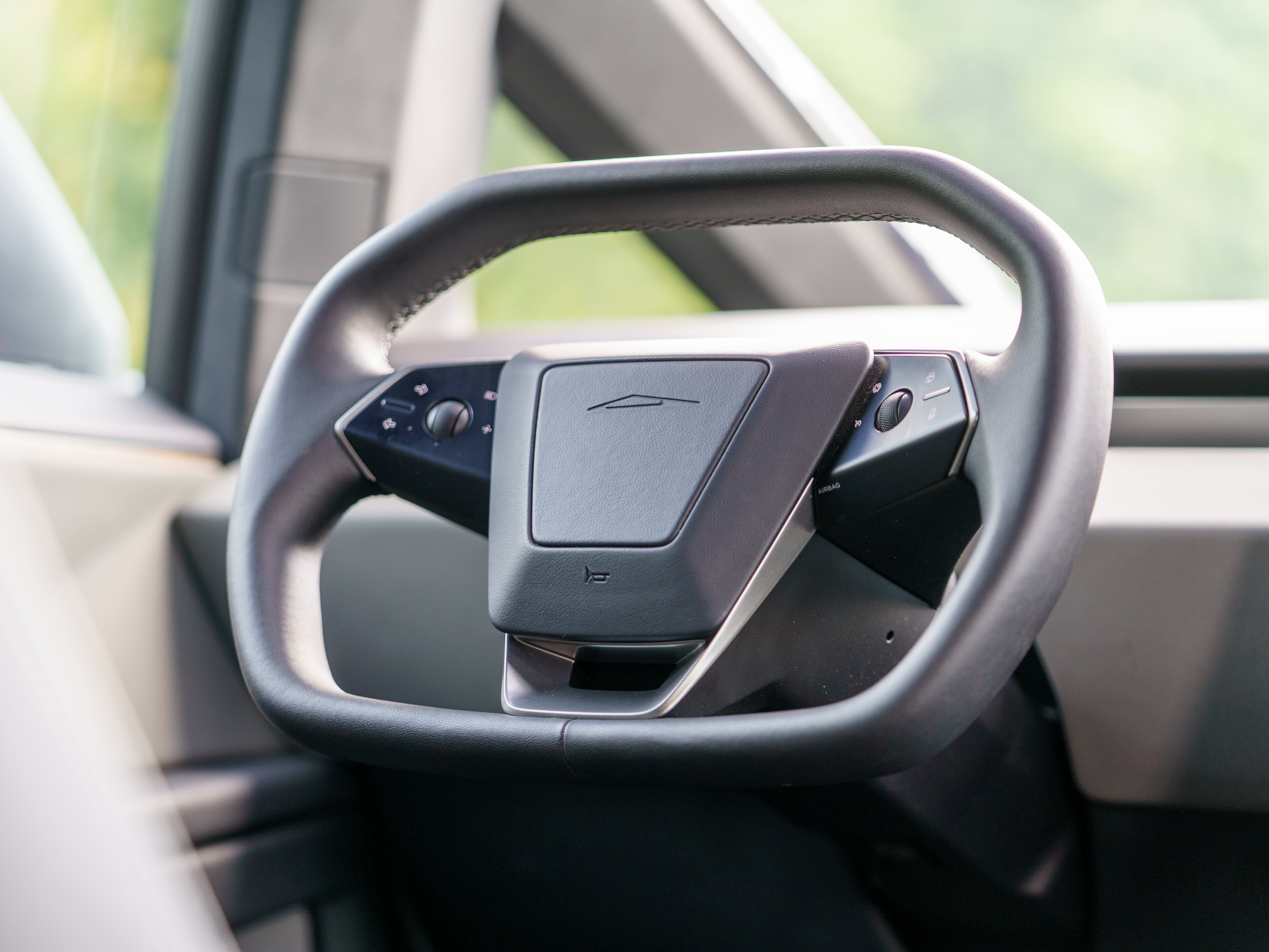 Used 2025 Tesla Cybertruck AWD Crew Cab image 20