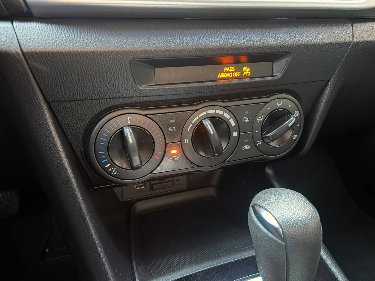 Used 2018 MAZDA MAZDA3 Sport FWD image 26