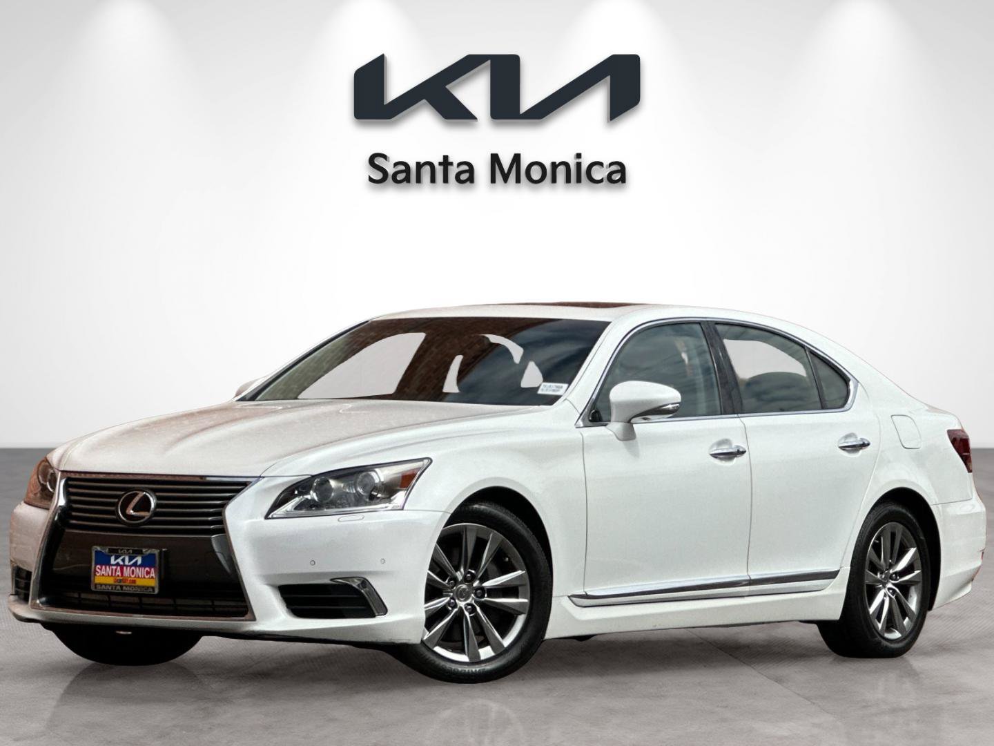 Used 2015 Lexus LS 460 w/ Comfort Package RWD image 2
