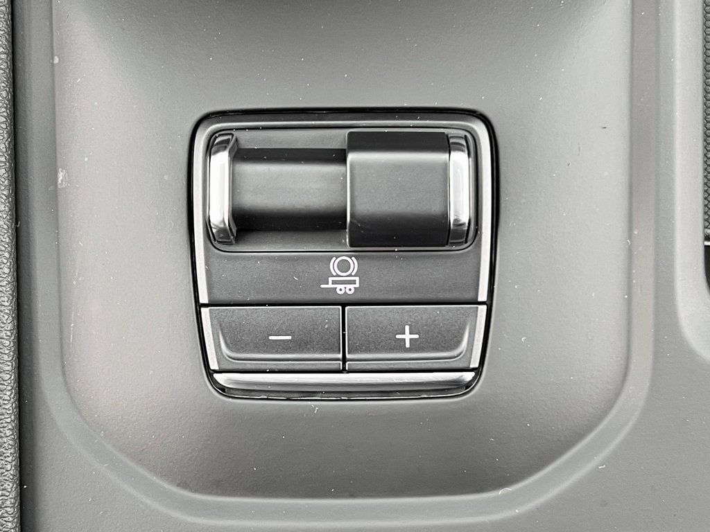 Used 2024 GMC Sierra 1500 AT4 w/ Technology Package image 25