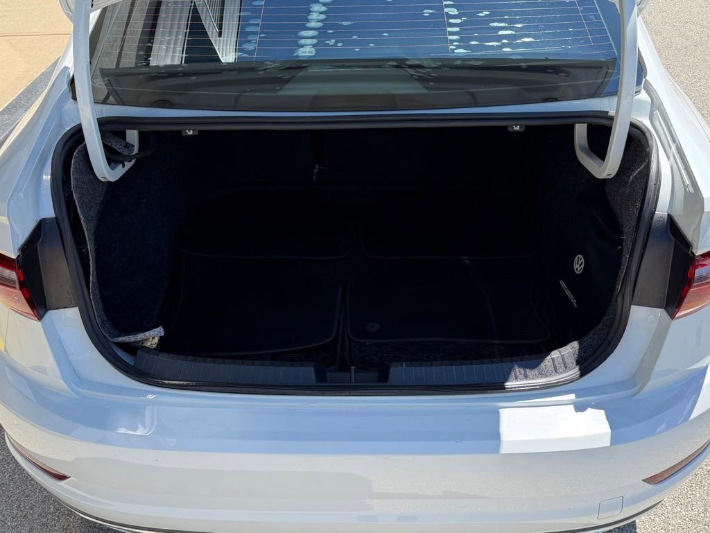 Used 2019 Volkswagen Jetta SEL Premium FWD image 16