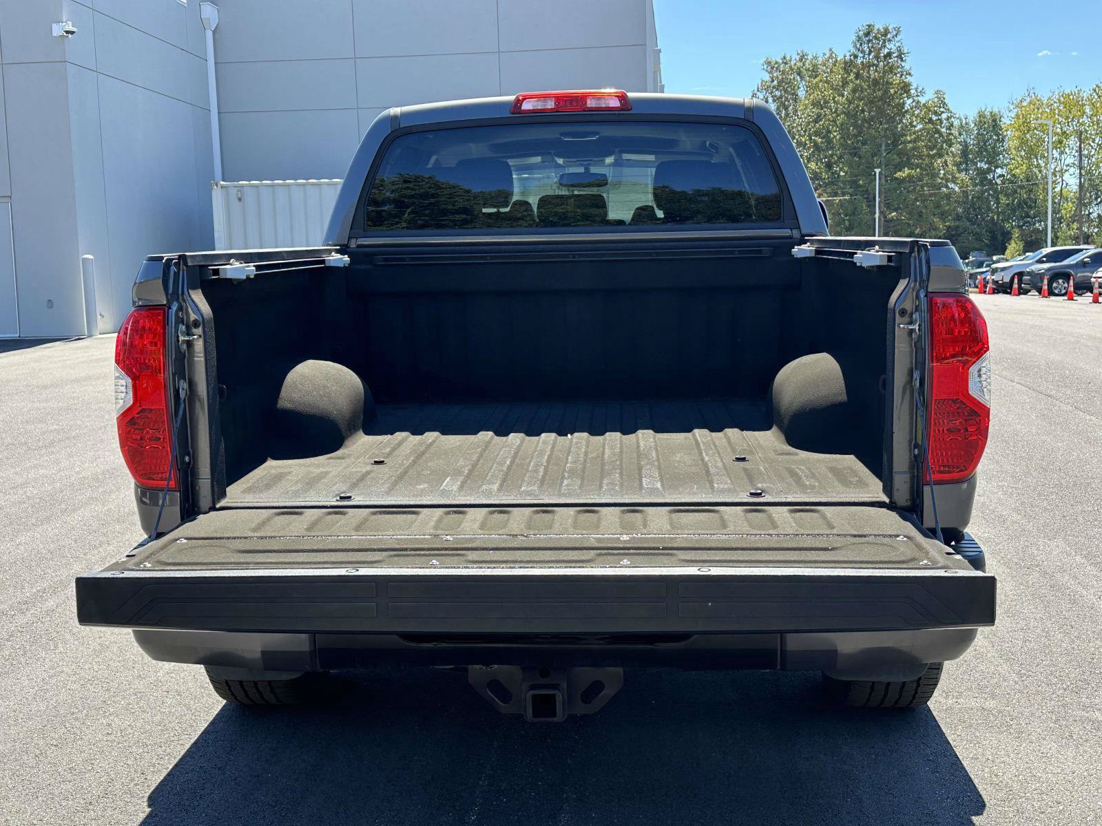 Used 2017 Toyota Tundra Limited w/ Limited Premium Package AWD/4WD image 8