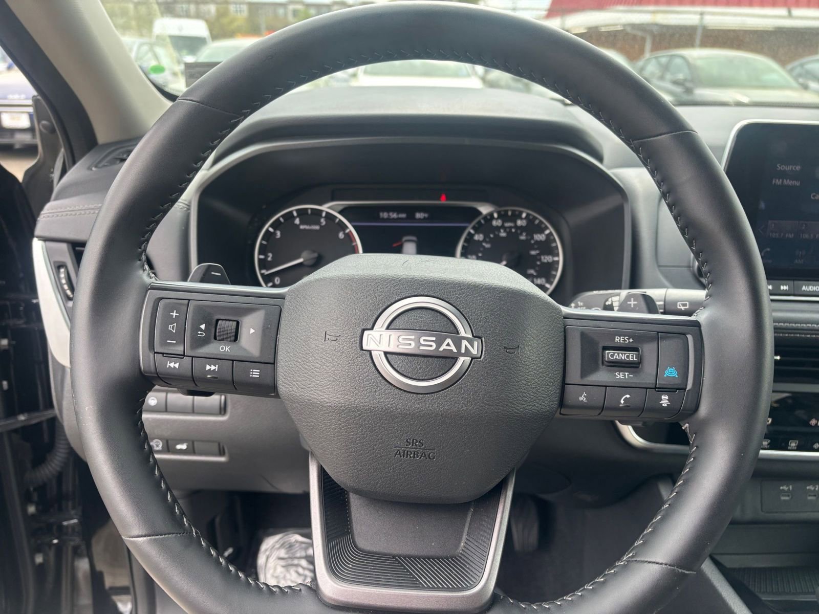 Used 2025 Nissan Rogue SV image 30