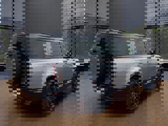 Used 2023 Land Rover Defender 130 X-Dynamic SE image 5